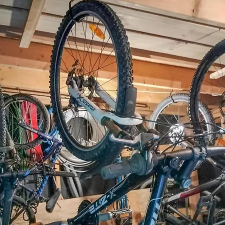 12 With Hot Tub Holiday home *